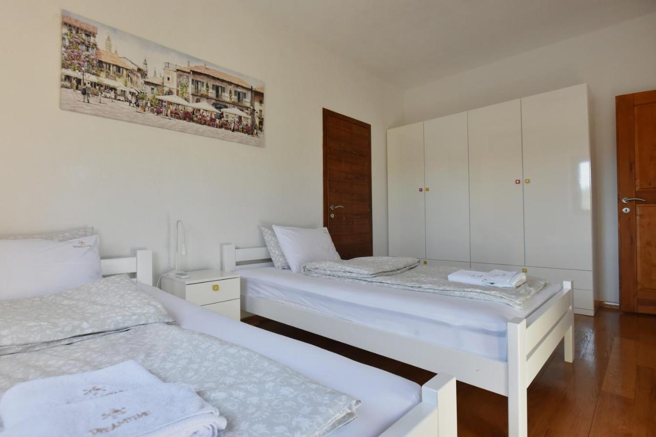 Villa Ariel Lustica Bagian luar foto