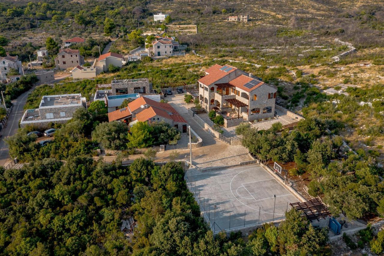 Villa Ariel Lustica Bagian luar foto